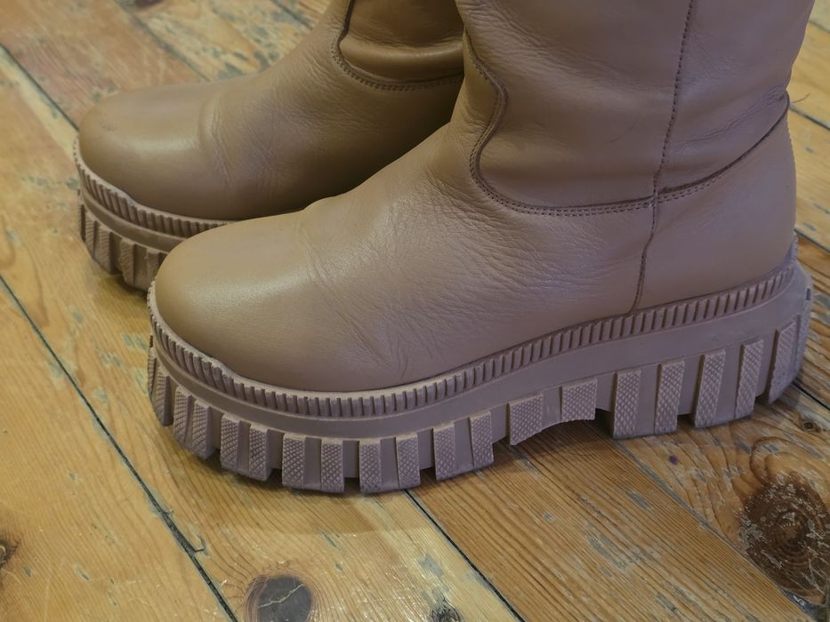 Кожени дамски ботуши Bershka – размер 39, естествена кожа, с кутия