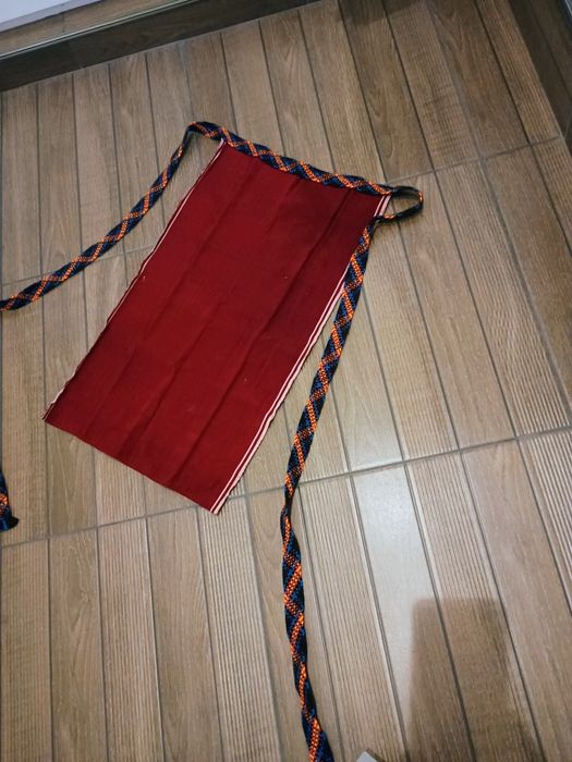 Ръчно тъкани месали,  килимче и плат, престилки