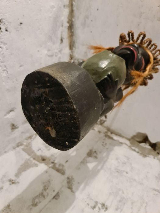 Голяма африканска дървена статуетка