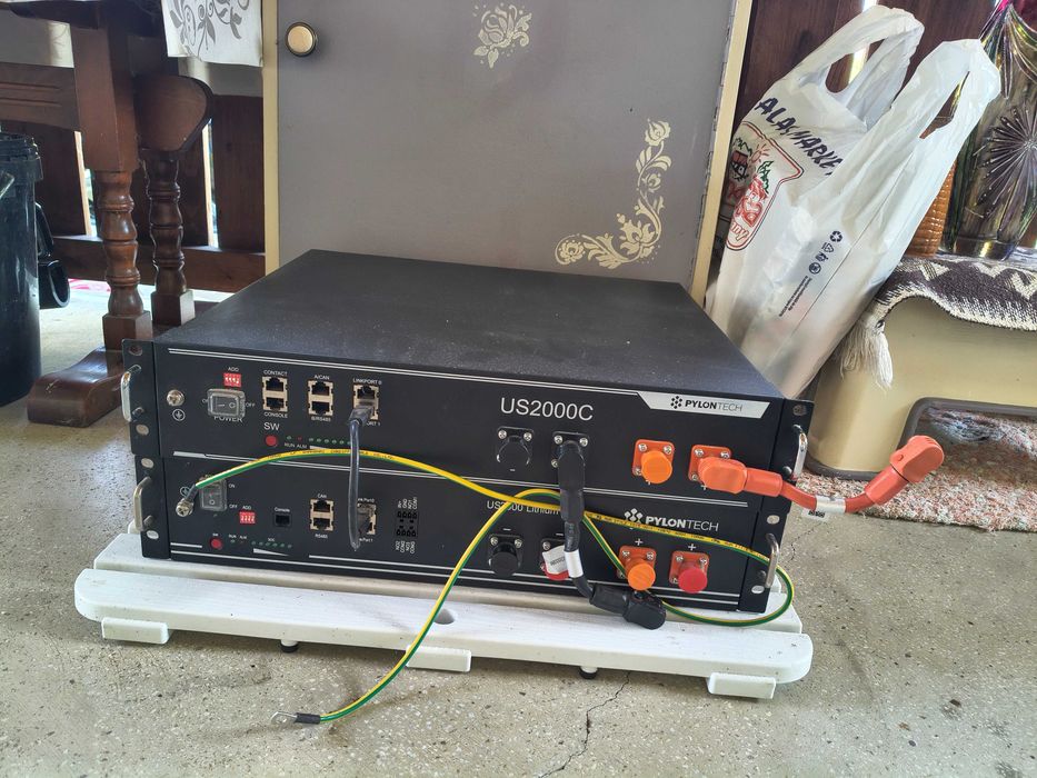 2 buc acumulatori pylontech, de 48V, 24 kw
