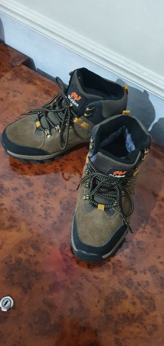 Oyoq kiyim qishki srochno sotiladi