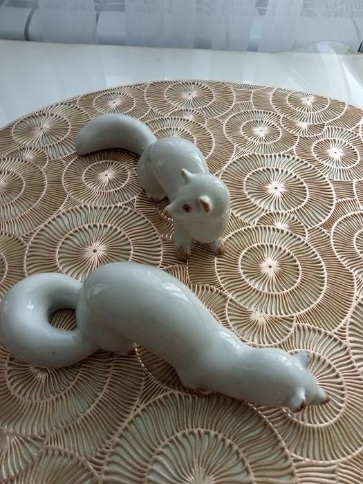 Продам фарфоровые статуэтки