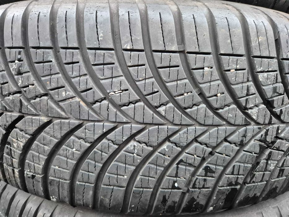Anvelope VARA IARNA 4Sezoane 215/60/17 - GoodYear APP NOI DOT 2023