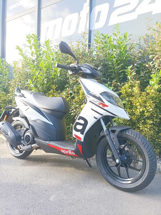 SCUTER Aprilia SR 125