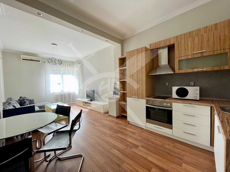 Дава се под наем Тристаен апартамент в София, Център - 75 кв.м за 790 € - Снимка #2