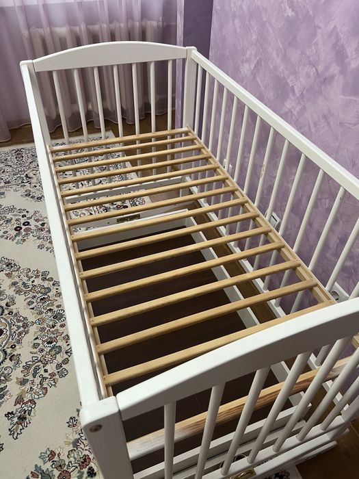 Кроватка детская деревянная