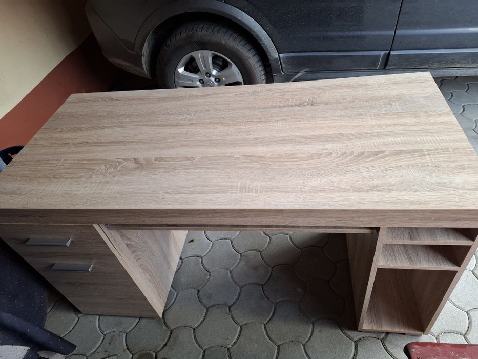 Vand birou aproape nou