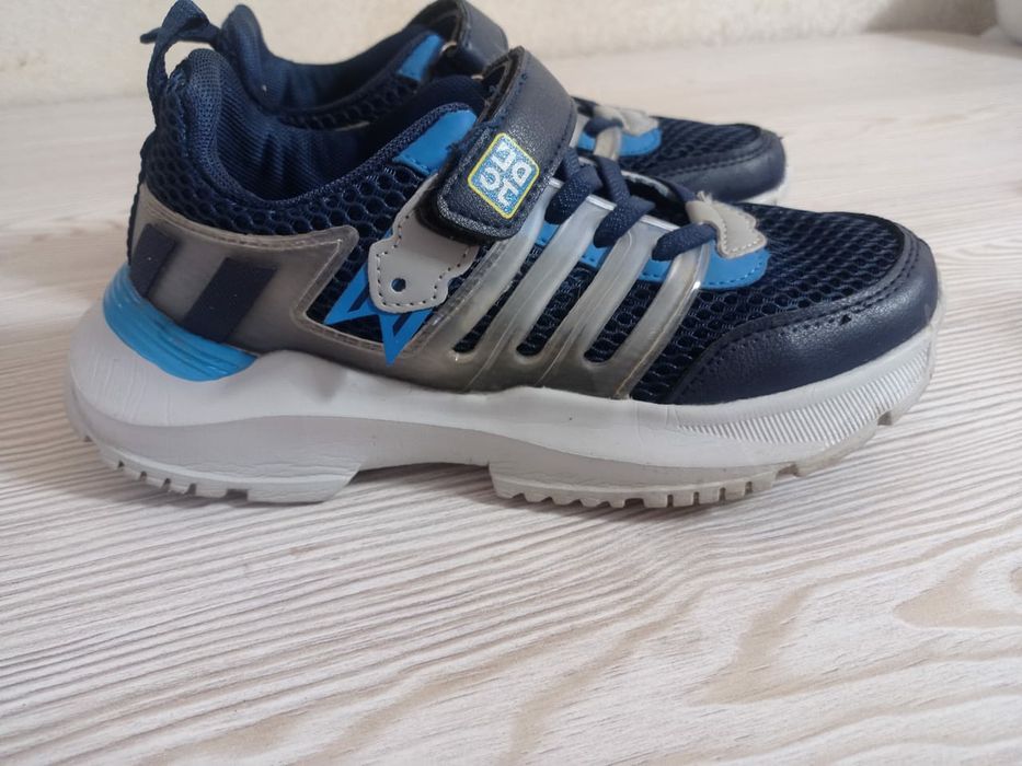 Продам отличные кроссовки для мальчика