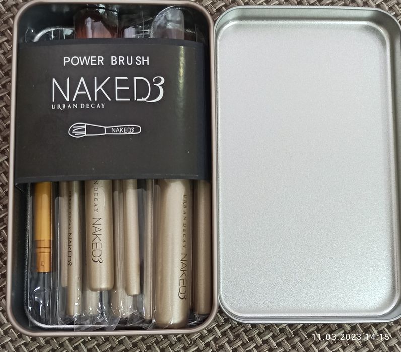Кисти для макияжа NAKED 3