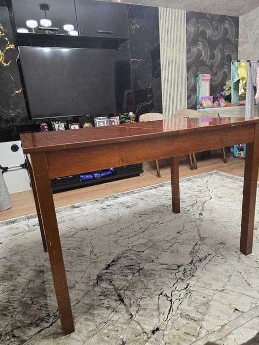 Продаётся стол обеденный полированный СССР 2 шт.