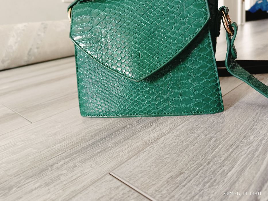 Сумка зелёная за 2500 тг