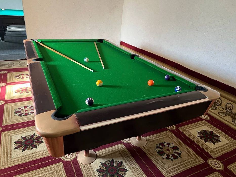 Pool bilyard sotiladi kiy va sharlari bilan! Srochni sotiladi