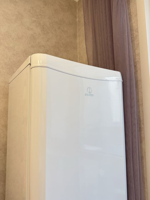 Холодильник INDESIT