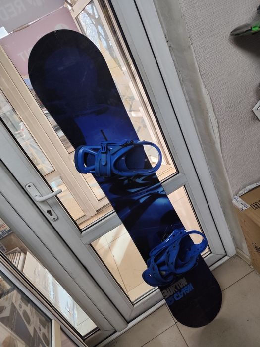 Сноуборд с креплениями