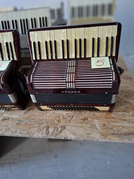 Vând acordeon marca Hohner