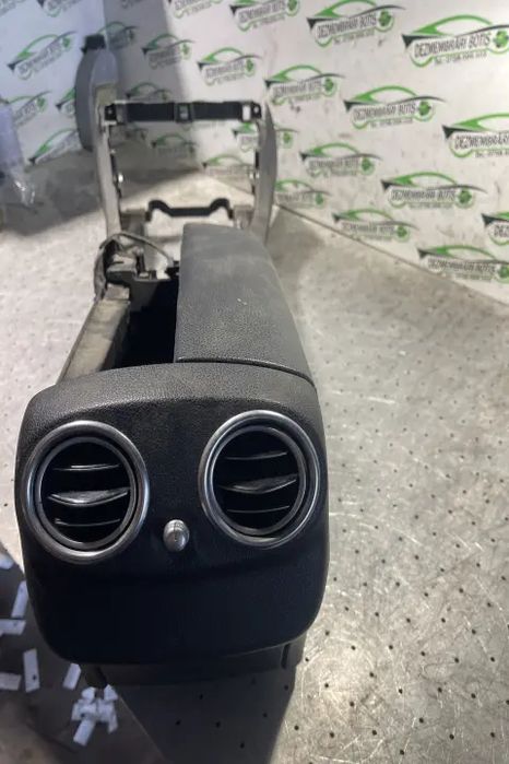 Consola centrala A 105852206C Mercedes-Benz E-Class