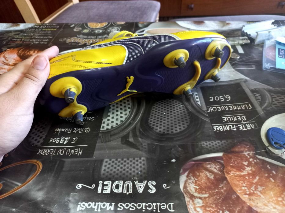 Продавам оригинални футболни бутонки Puma