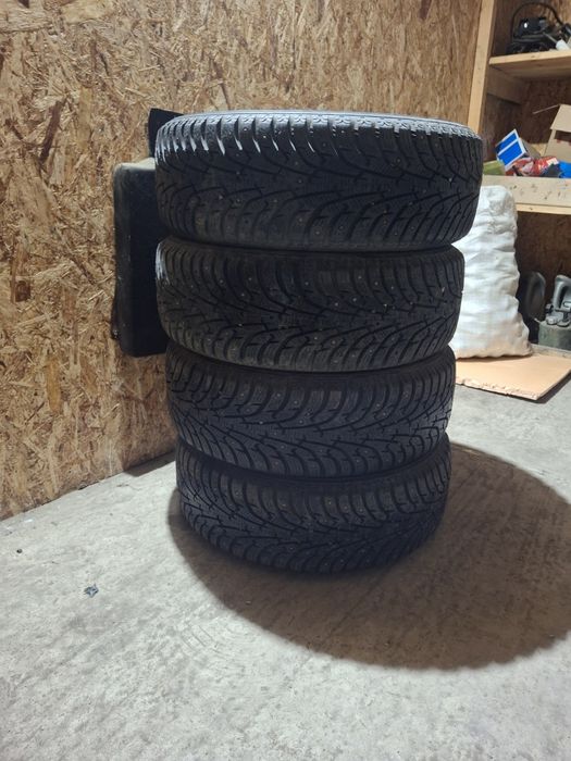 Продам шины зимние с шипами