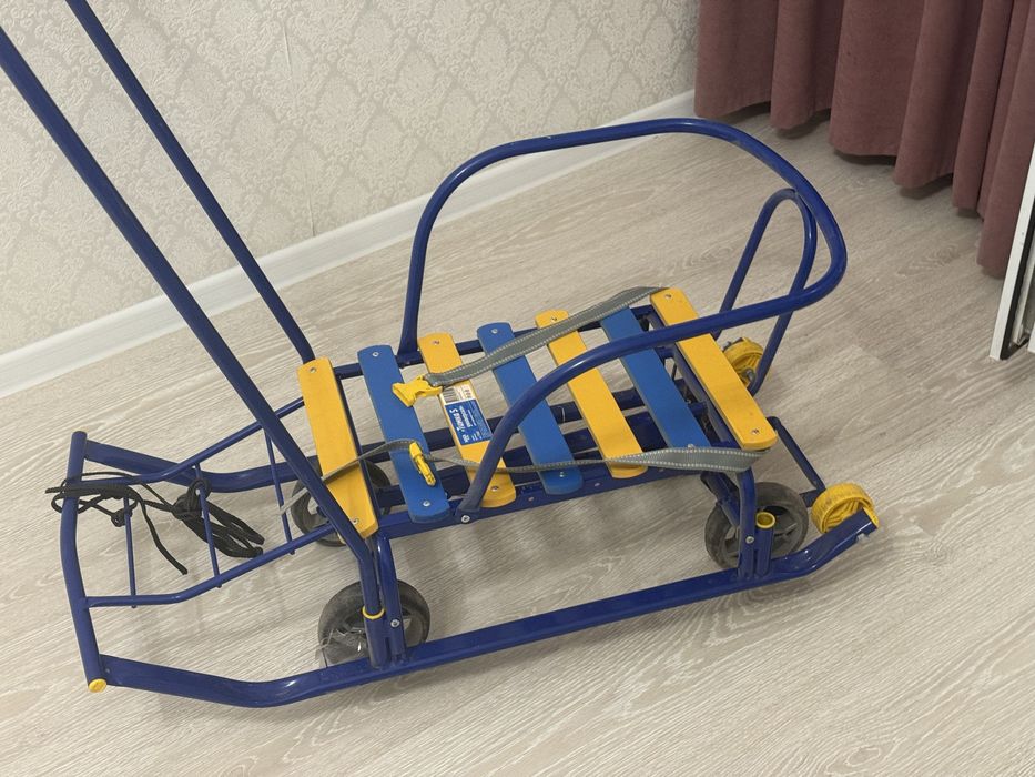 Продается санки с чехлом .