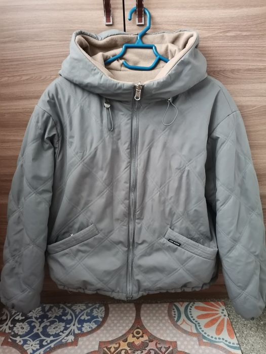 Продам женскую куртку