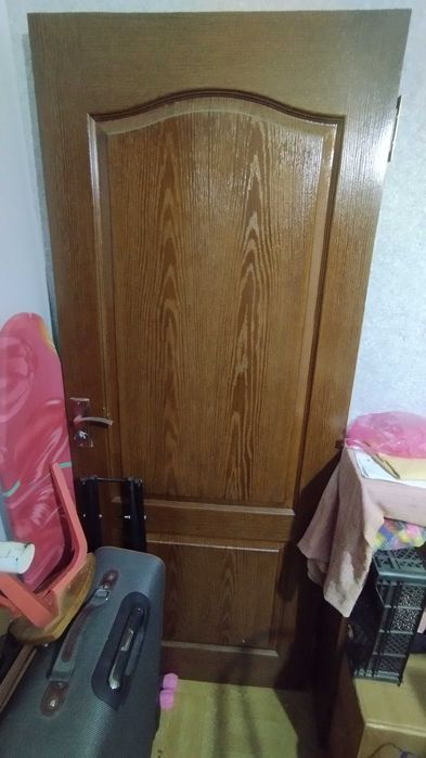 Продаются двери 2 дерево +1 канадка