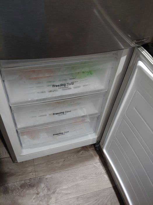 Продам холодильник с морозильной камерой