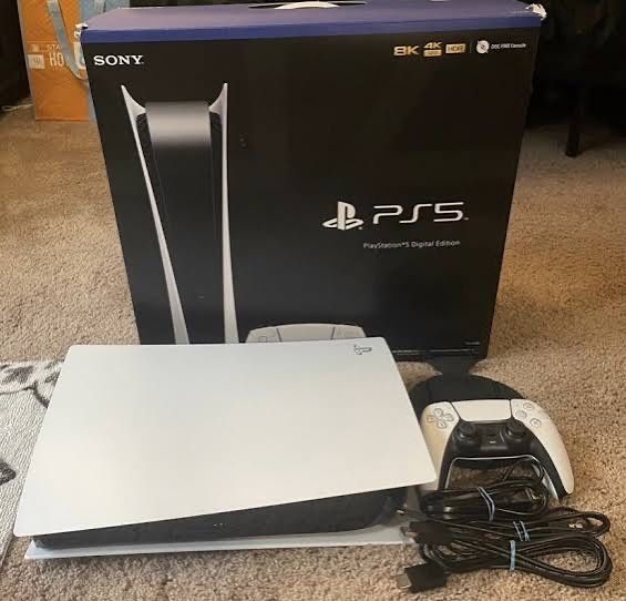 Playstation 5 Digital edition 1TB 2 manete