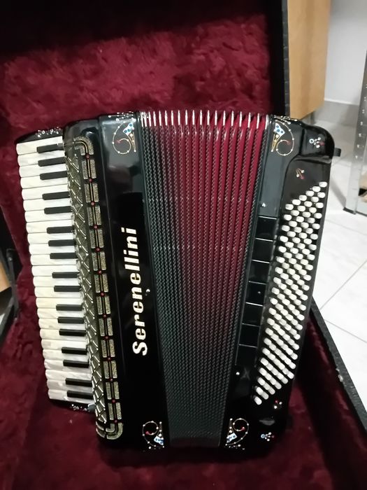 Vind acordeon Sereneli in stare foarte bună