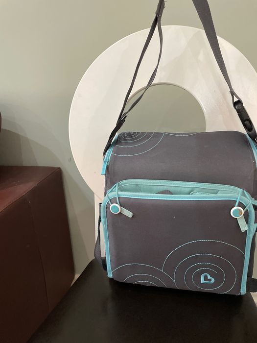 Преносимо столче за хранене с отделение за съхранение