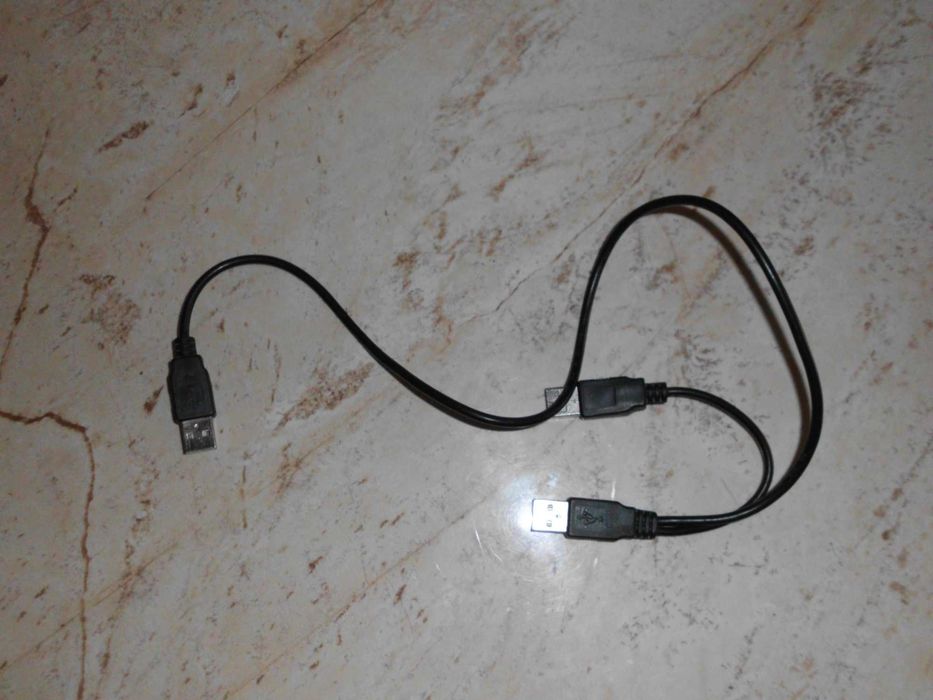 Cablu de date cu trei mufe USB