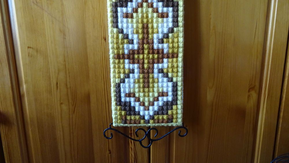 Пана декорация, ръчна изработка от вълнени конци и орнаменти