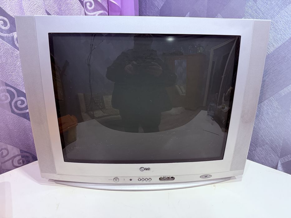 Стиральная машина и телевизор