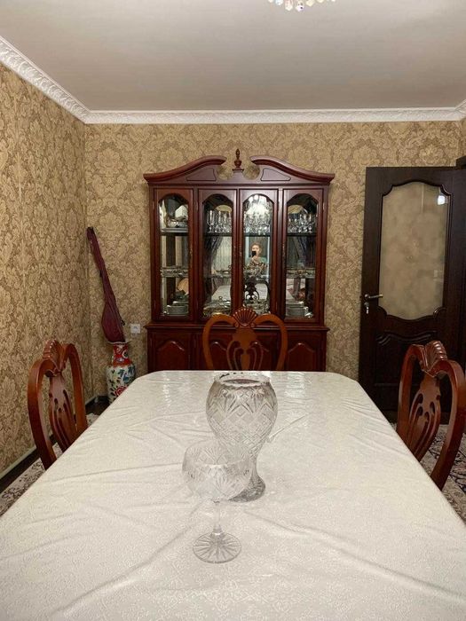 горка, стол и стулья