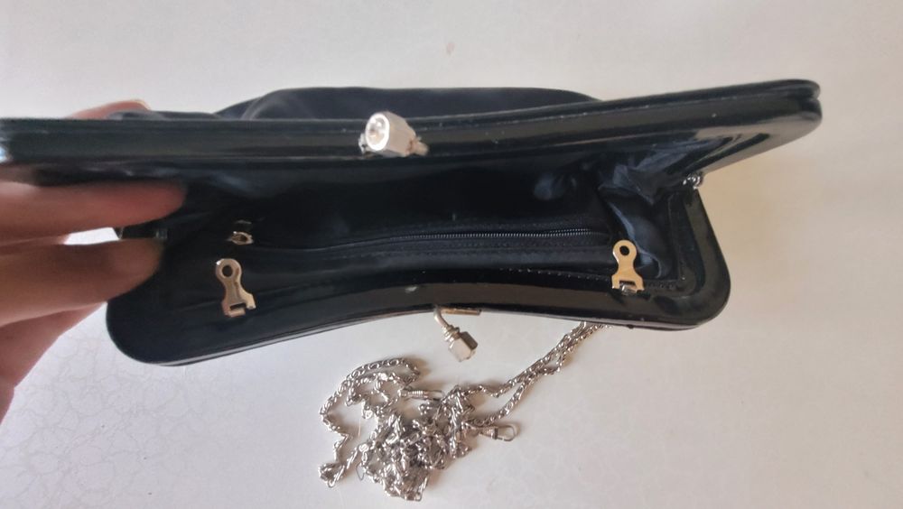 Атласный вечерний клатч