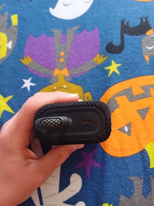 Vând boxa portabila Jbl Go 3
