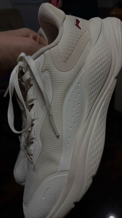 Продам кроссовки Lining