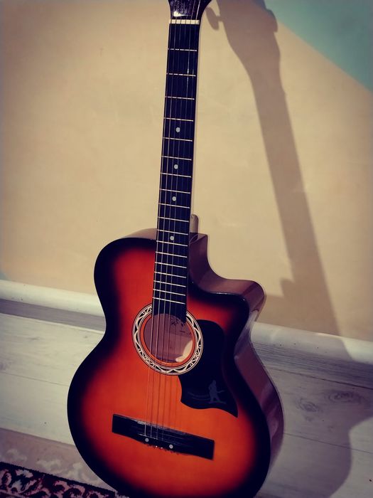 Гитара сатылады.