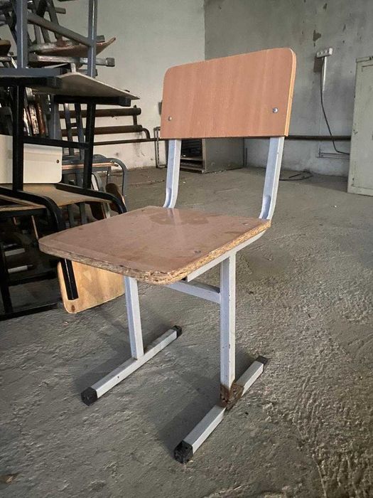 продам школьные стулья