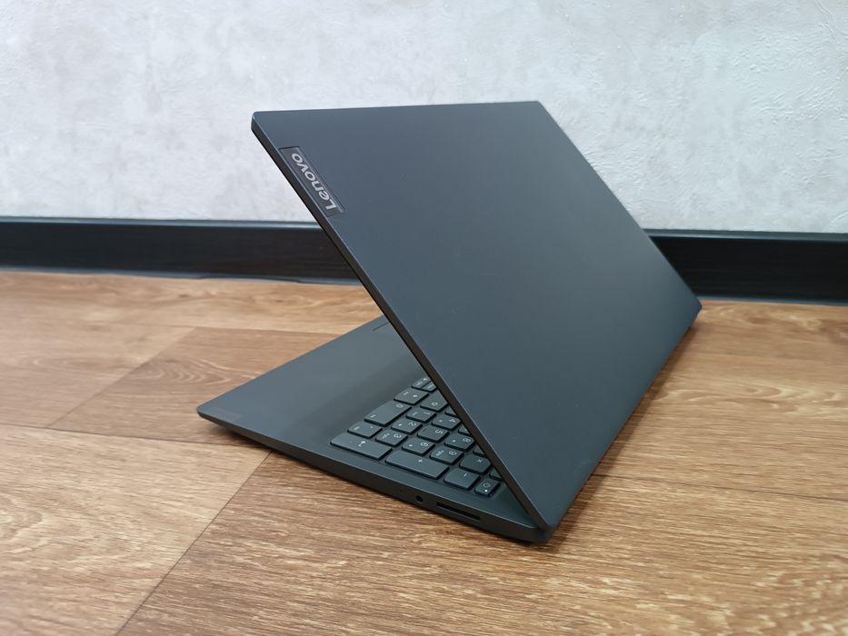 Ноутбук LENOVO 2023 г.в + Сумка.