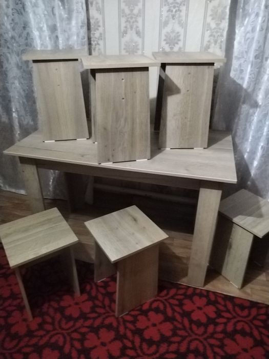 Стол с табуретами в кухню, новые