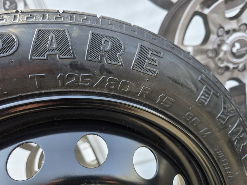 16цола Резервни Гуми/Патерици