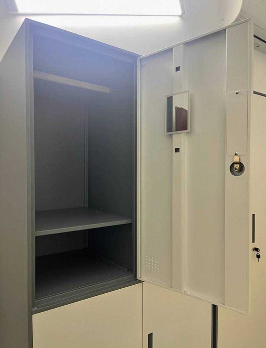 4 eshikli ofis va maktab / Универсальная раздевалка