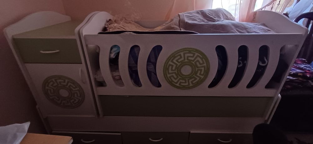 Кроватка с шкафчиком  качается
