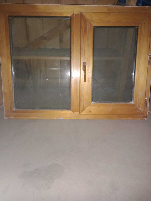 Geam termopan din lemn nuc