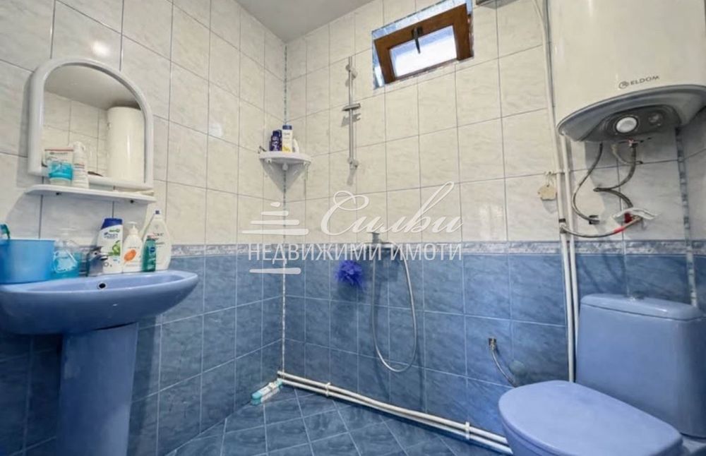 Самостоятелна ТУХЛЕНА къща на ПЛОЧА - гр. Нови пазар!