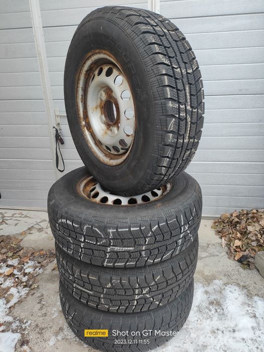 Roți complete  Kia Sorento 225x75x16 Cooper Discoverer