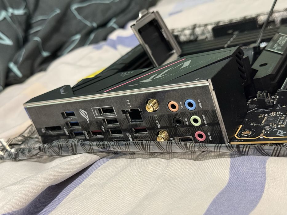 Asus ROG STRIX B650E-F материнская плата