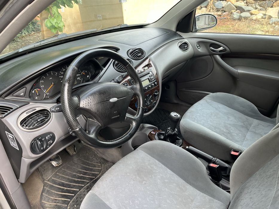 Продавам Форд фокус Ghia