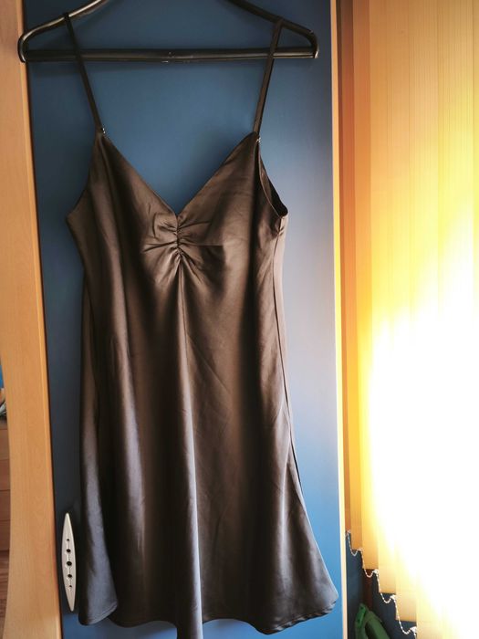 Сатенени рокли Stradivarius