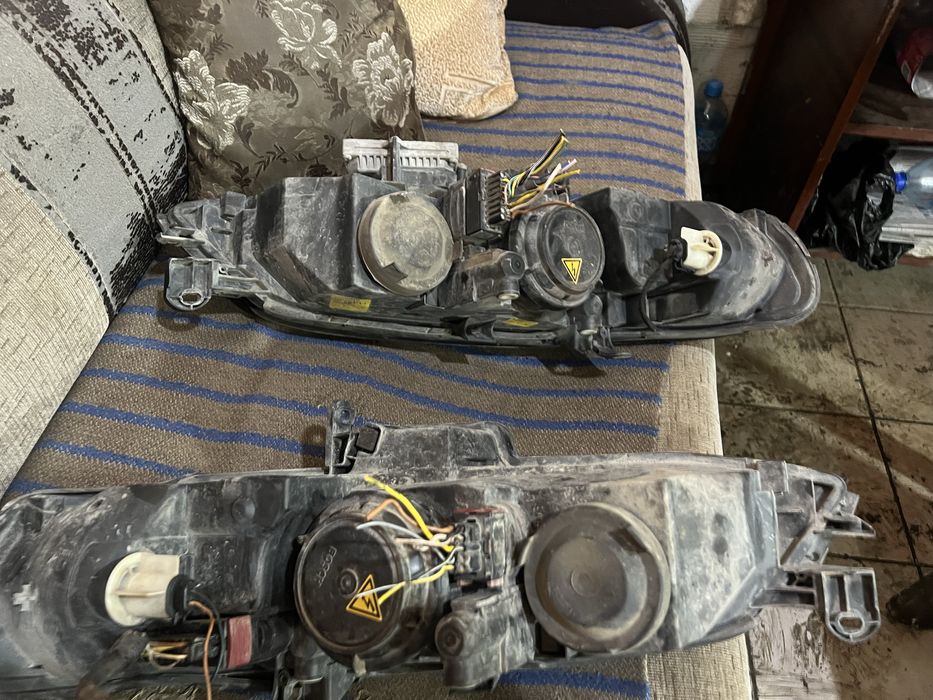 Продам фары оригинал ксенон.